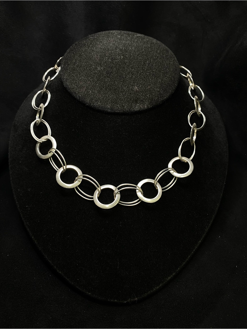 Interlocking Circle Link Necklace in Silver - Women Jewelry